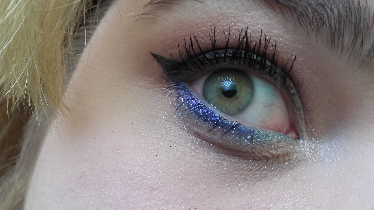 Top Reasons to Wear Makeup